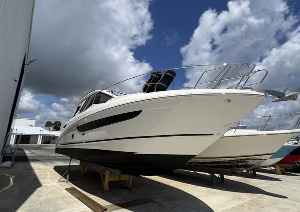 Sea Ray 350 Coupe image