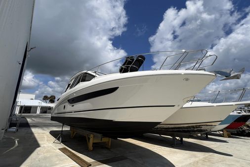 Sea Ray 350 Coupe image