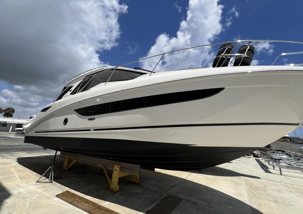 Sea Ray 350 Coupe image