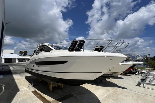 Sea Ray 350 Coupe image