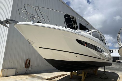 Sea Ray 350 Coupe image