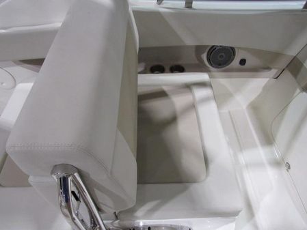 Boston Whaler 240 Vantage image