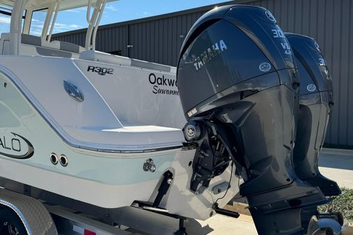 Robalo R302-CENTER-CONSOLE image