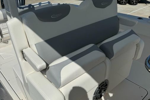 Robalo R302-CENTER-CONSOLE image