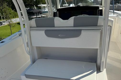 Robalo R302-CENTER-CONSOLE image