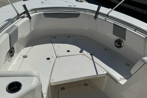 Robalo R302-CENTER-CONSOLE image