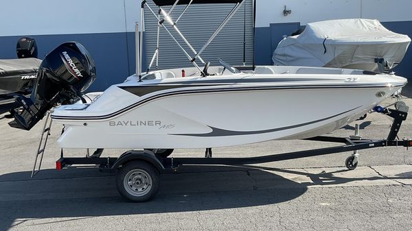 Bayliner Element M15 