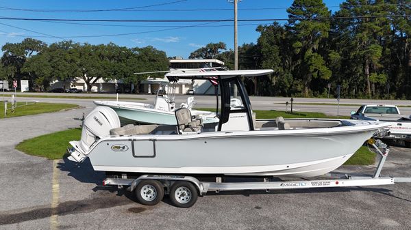 Sea Hunt Ultra 245 SE 