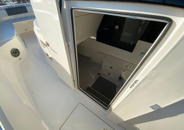 Cobia 350 Center Console image