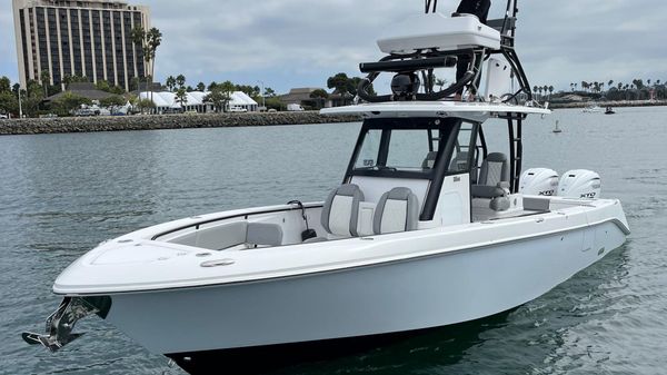 Everglades 335 Center Console 