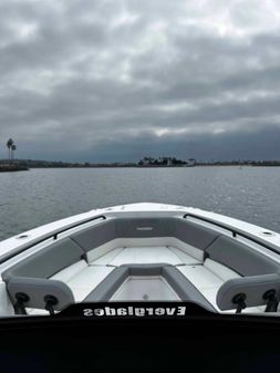 Everglades 335 Center Console image