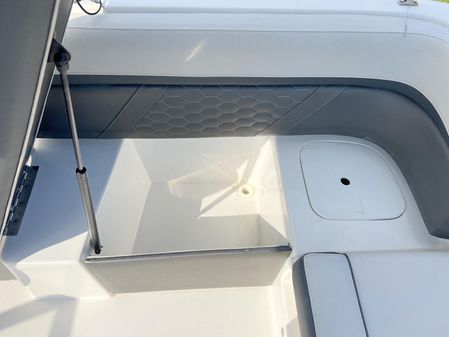 Hurricane SunDeck 217 OB image