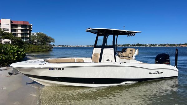 NauticStar 251 Hybrid 