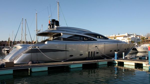 Pershing 90