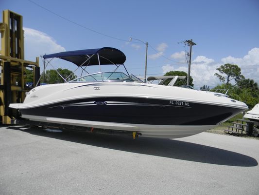 Sea Ray 260 Sundeck - main image