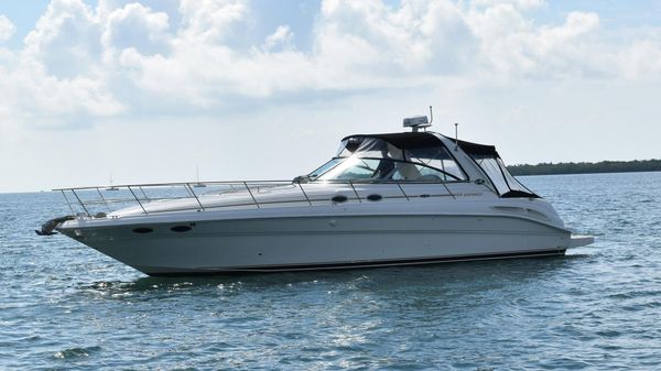 Sea Ray 410 Express Cruiser 