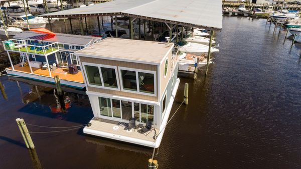 Houseboat Island Lifestyle 2 image