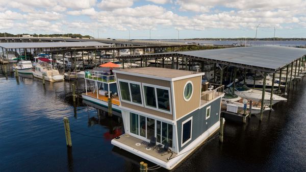 Houseboat Island Lifestyle 2 image