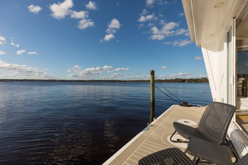 Houseboat Island Lifestyle 2 image