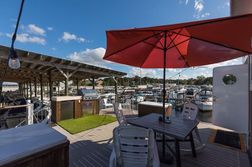 Houseboat Island Lifestyle 2 image