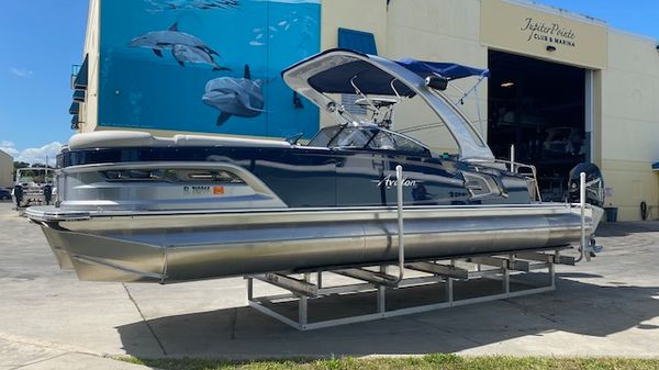 Avalon Luxury Pontoons 27' Excalibur Twin Elite
