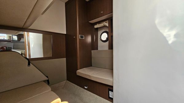 Sea Ray 350 Sundancer image