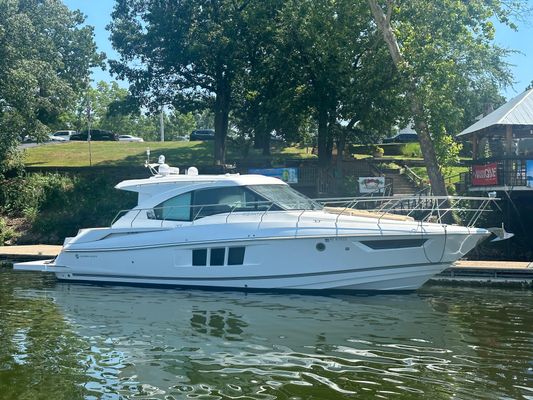 Cruisers Yachts 45 Cantius - main image