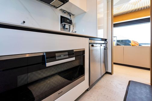 Ferretti Yachts 920 image