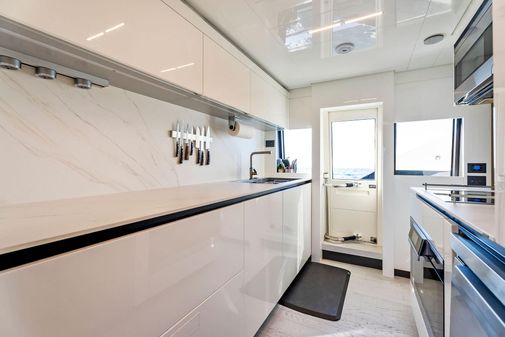 Ferretti Yachts 920 image