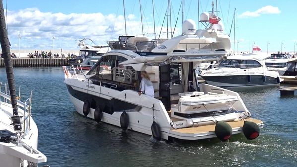 Galeon 400 Fly image