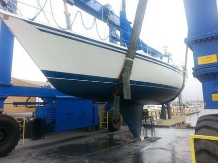 Ericson 381 image