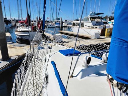 Ericson 381 image