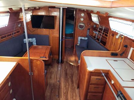 Ericson 381 image