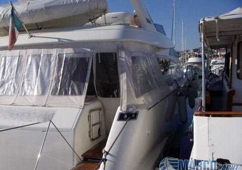 Uniesse Marine fly