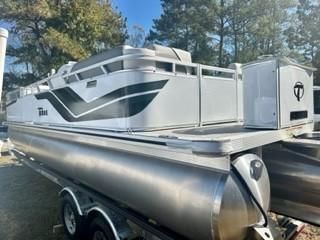 Tahoe Pontoon 23' Sport QL SPP Tri-toon image