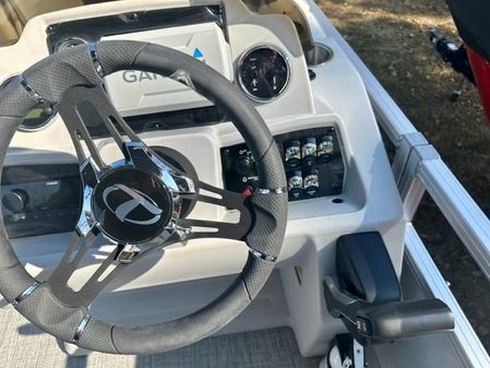 Tahoe Pontoon 23' Sport QL SPP Tri-toon image