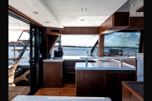 Galeon 500 Fly image