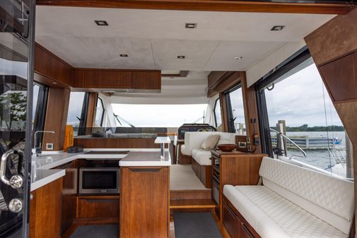 Galeon 500 Fly image