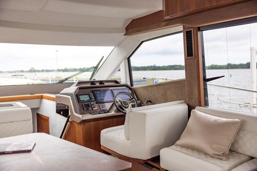 Galeon 500 Fly image