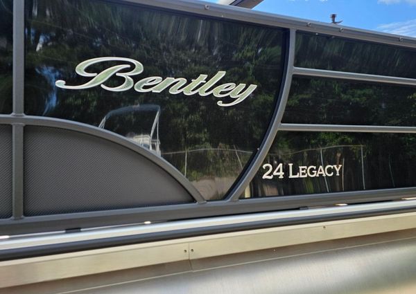 Bentley-pontoons LEGACY-243-NAVIGATOR image