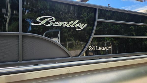 Bentley-pontoons LEGACY-243-NAVIGATOR image