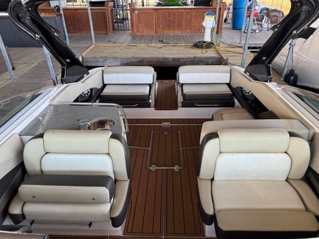 Regal 3200-BOWRIDER image