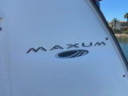 Maxum 3100 SCR image