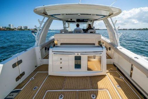 Boston-whaler 42-OUTRAGE image