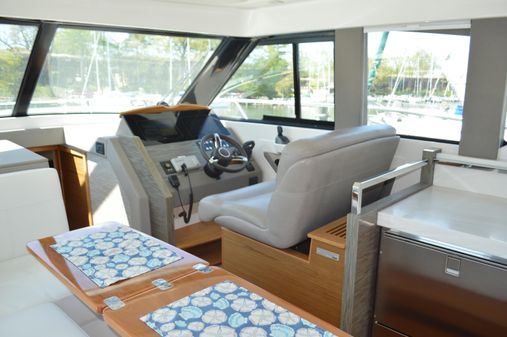 Tiara Yachts C39 Coupe image