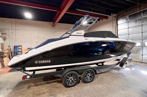 Yamaha Boats 252S image