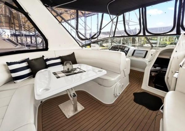 Carver 530-VOYAGER-PILOTHOUSE image