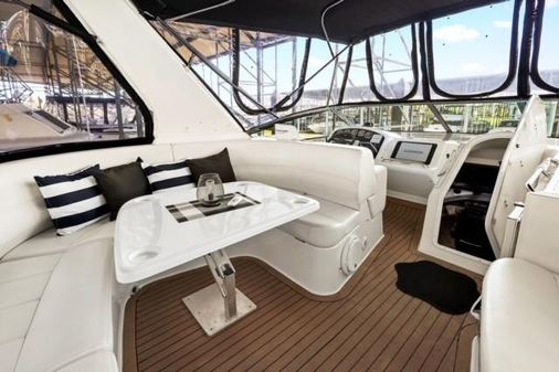 Carver 530-VOYAGER-PILOTHOUSE image