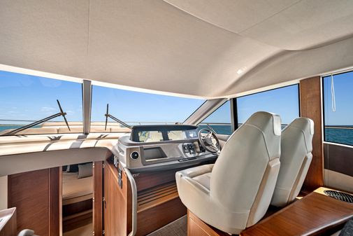 Princess Yachts F55 Flybridge image