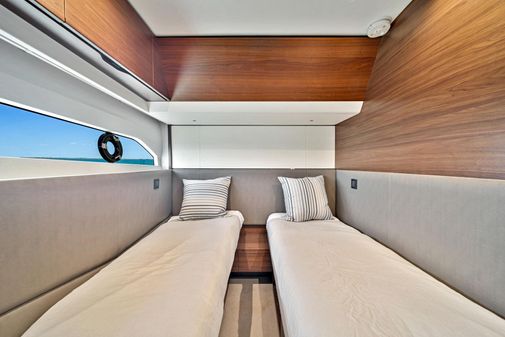 Princess Yachts F55 Flybridge image